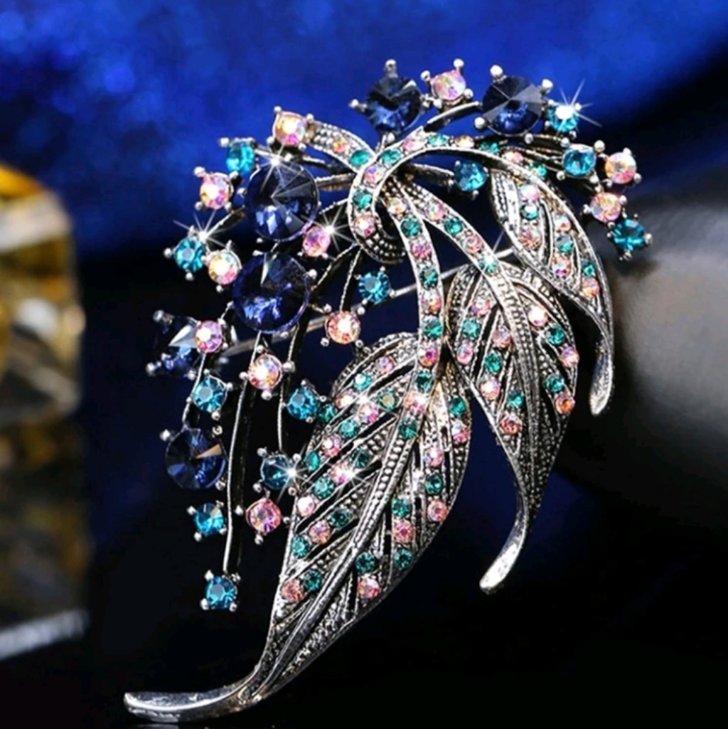 1pc Rhinestone Leaf Design Brooch Beautiful Elegant Luxury Brooch